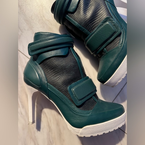 BCBG MAX AZRIA RUNWAY Powe Lug-sole Platform Ankle Day Boots Green Size 7 - Picture 6 of 6